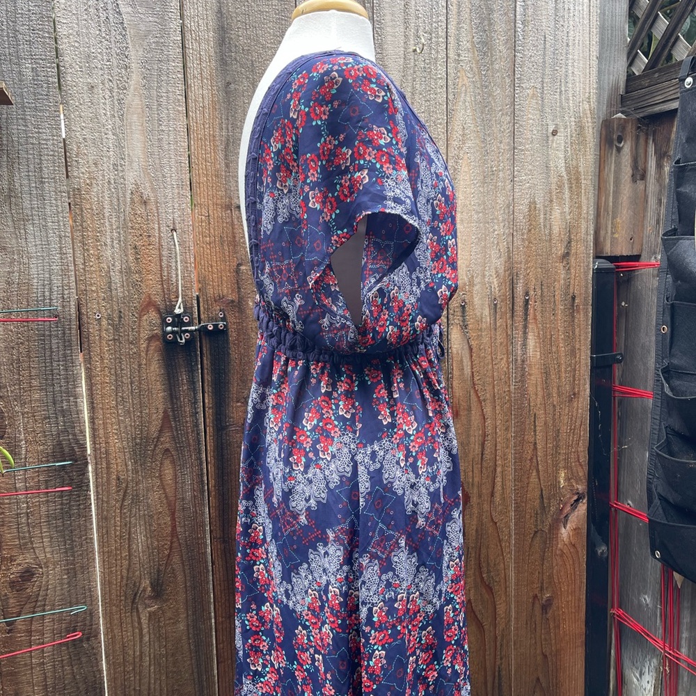 Floral Navy Dress with Lace Detail - Picture 4 of 7